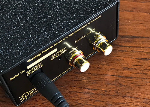I tried the Bakoon Products HDA-5230 portable headphone amplifier.