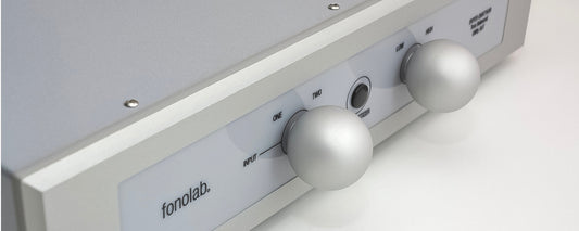 チェコ・プラハ発「fonolab」が提示する、アナログ再生の「信号建築学」